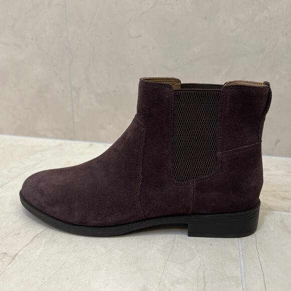 NWOB Vionic Alana Sz 8 Boots Plum Suede Water Repellent Chelsea Booties Leather - Picture 1 of 7